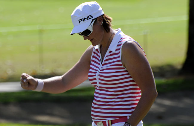 Maria Hjorth comemora: única não asiática a ganhar alguma coisa no encerramento do golfe feminino de 2010