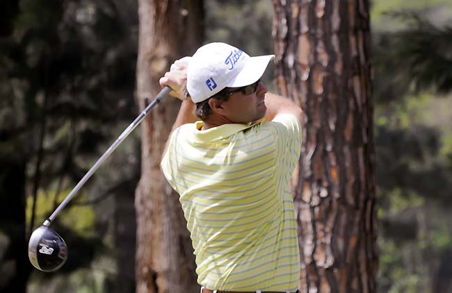 Rafael Barcellos: seis birdies para liderar por três tacadas de vantegem no torneio beneficente de golfe