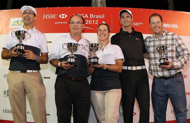 Campeões do Pro-Am, sem a profissional do grupo, que foi descansar para a competição principal do golfe