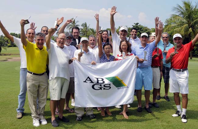 todos ganhadores comemorando 650